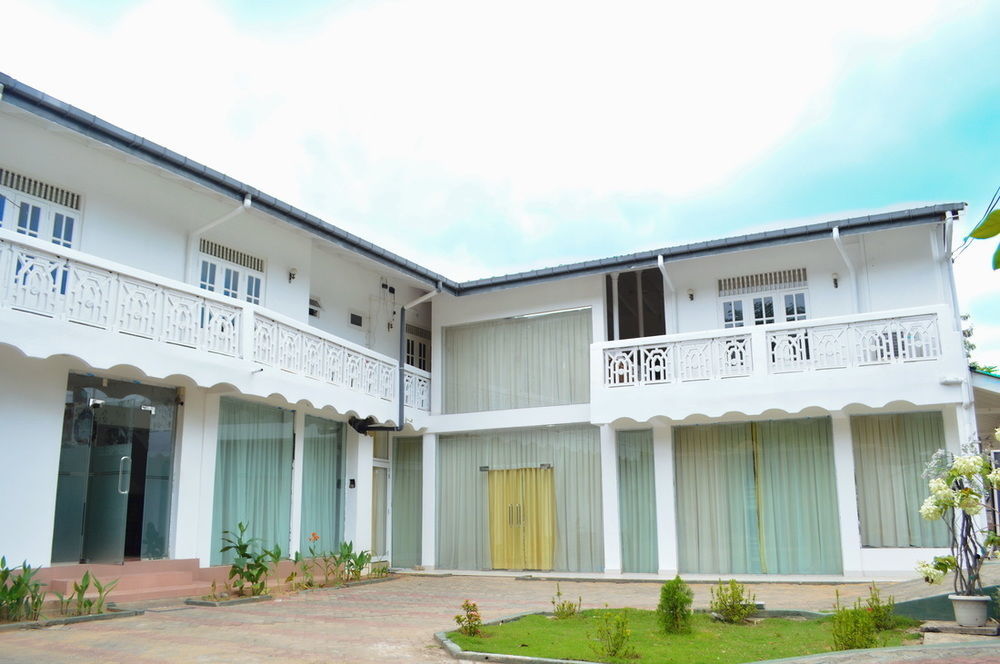 Hotel Empryean คาตุนายากา ภายนอก รูปภาพ
